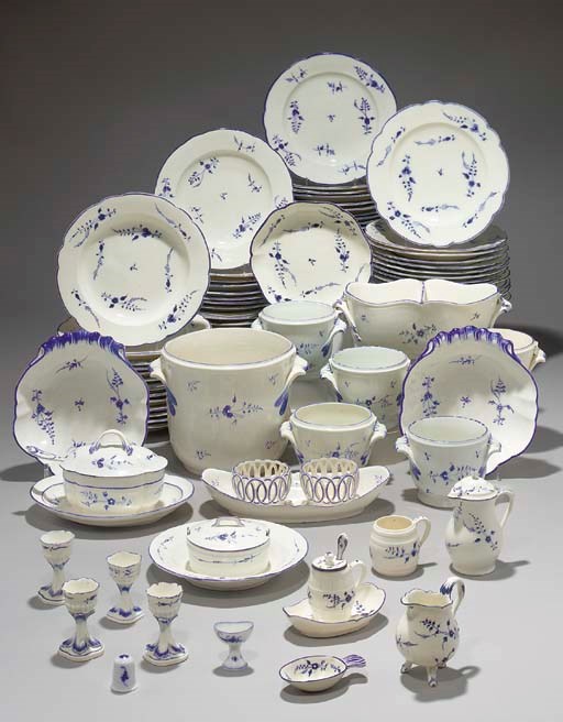 PARTIE COMPOSITE DE SERVICE DE TABLE EN PORCELAINE TENDRE DE CHANTILLY DU XVIIIEME SIECLE