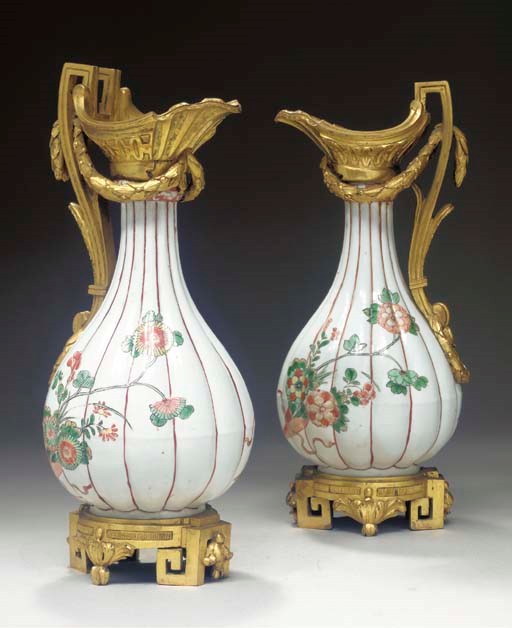 PAIRE D'AIGUIERES D'EPOQUE LOUIS XVI