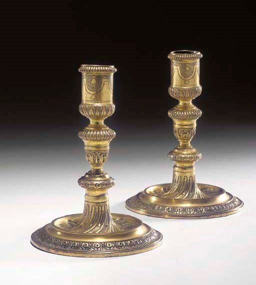 PAIRE DE FLAMBEAUX DE TOILETTE D'EPOQUE REGENCE