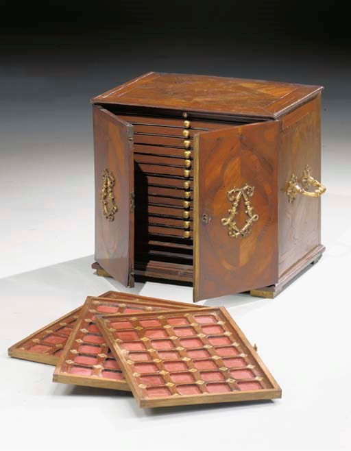 MEDAILLIER D'EPOQUE LOUIS XV