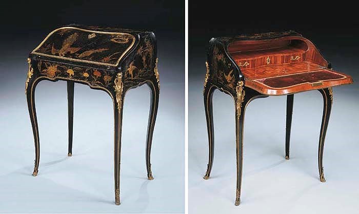 BUREAU EN PENTE D'EPOQUE LOUIS XV