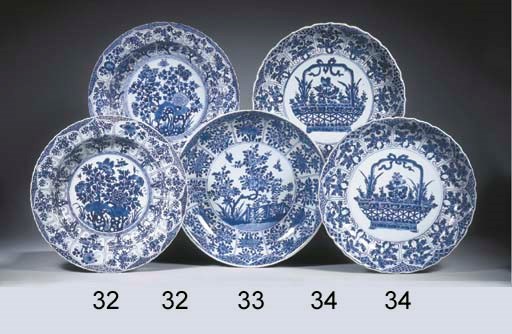 A pair of blue and white flower-shaped dishes