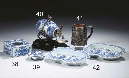 A blue and white rectangular inkstand