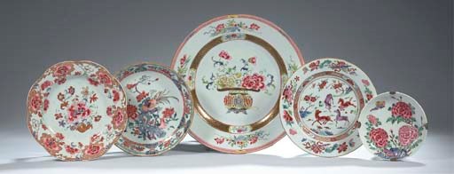 An assorted lot of famille rose porcelain