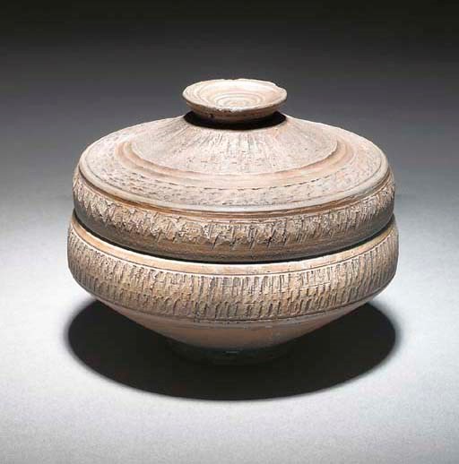 A COLCHESTER FINE WARE POTTERY BOWL AND LID