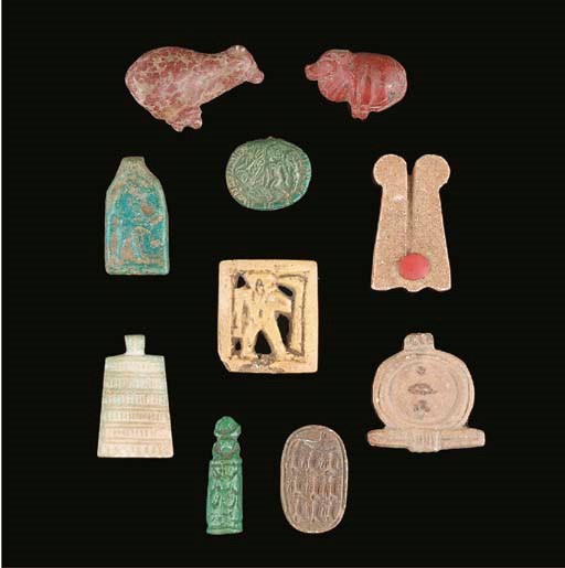 AN EGYPTIAN FRIT DOUBLE PLUME AMULET