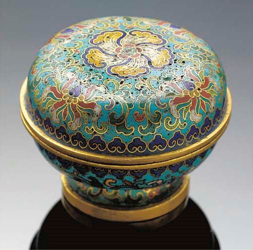 A cloisonne enamel box and cover, Qianlong