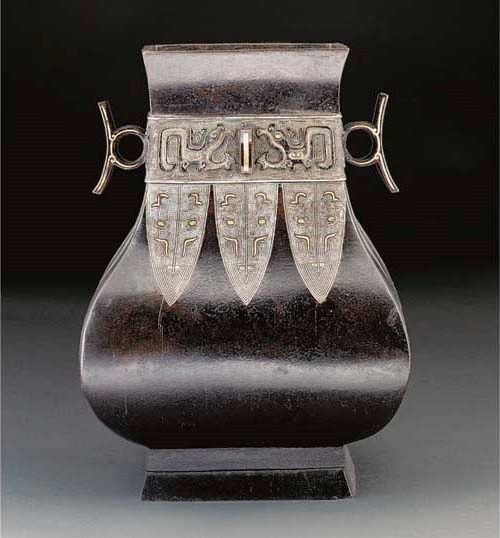 A gold and silver inlaid bronze square Hu vase, 18th Century