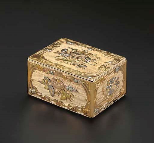 A FINE LOUIS XV FOUR-COLOUR GOLD SNUFF-BOX