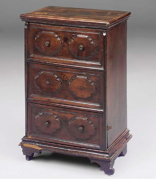 AN ITALIAN WALNUT SIDE CABINET