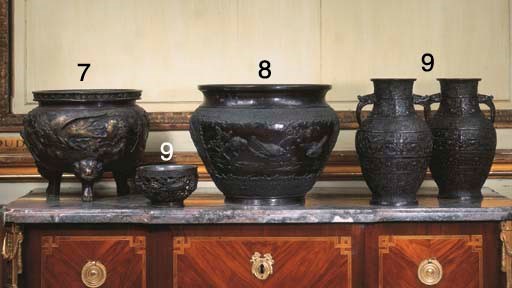 JARDINIERE EN BRONZE A PATINE BRUNE