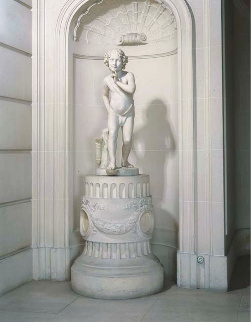 STATUE EN MARBRE REPRESENTANT UN ENFANT CHASSEUR