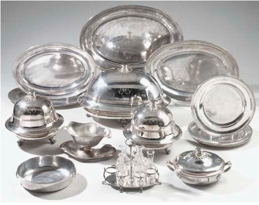 ENSEMBLE DE PLATS EN ARGENT