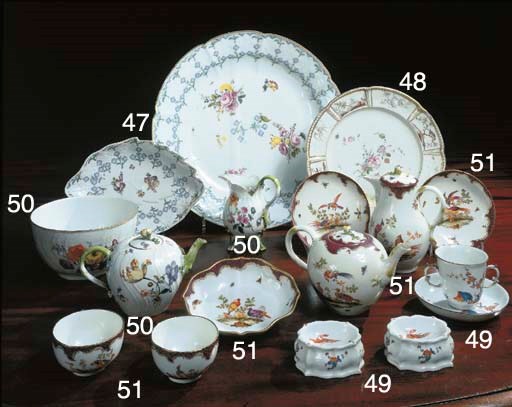 DEUX PLATS EN PORCELAINE DE MEISSEN DU XVIIIème SIECLE