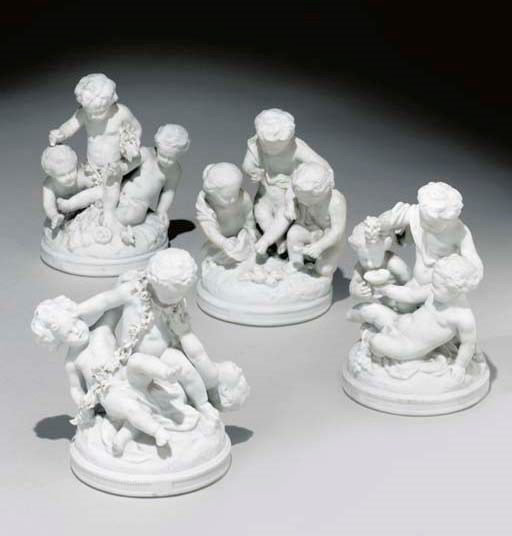 QUATRE GROUPES EN PORCELAINE DE PARIS (SAMSON) DE LA FIN DU XIXème-DEBUT DU XXème SIECLE