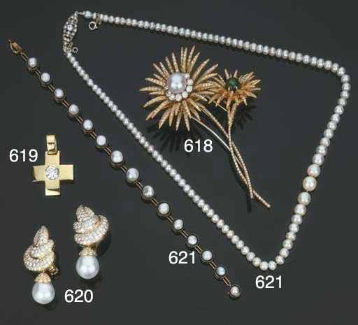 Croce in oro con brillante