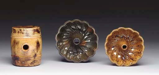 A GROUP OF THREE GLAZED REDWARE ITEMS