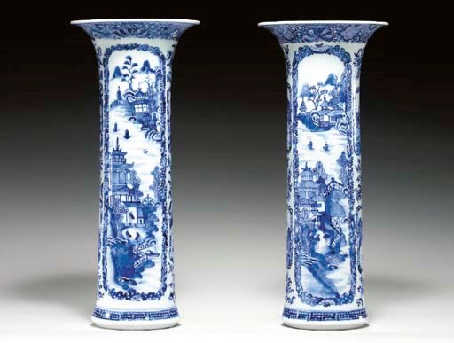 A PAIR OF BLUE AND WHITE BEAKER VASES