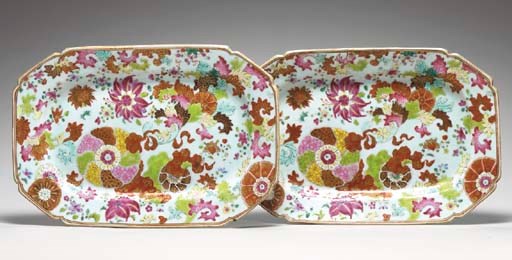 A PAIR OF 'PSEUDO TOBACCO LEAF' SMALL PLATTERS