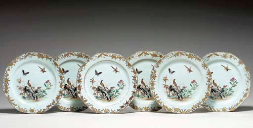 TWELVE FAMILLE ROSE PLATES