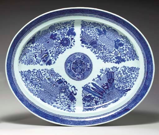 A LARGE 'BLUE FITZHUGH' PLATTER