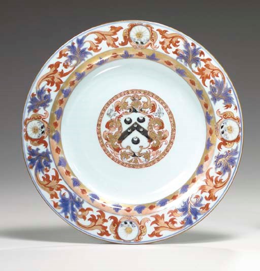 A CHINESE IMARI ARMORIAL PLATE