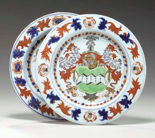 A CHINESE IMARI ARMORIAL PLATE