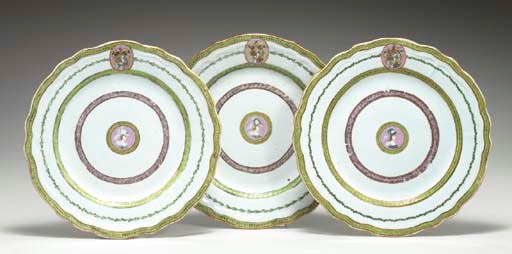 A SET OF 14 ARMORIAL SIDE PLATES