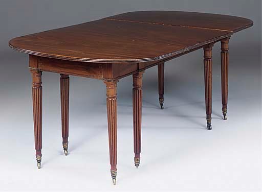 A REGENCY MAHOGANY EXTENDING DINING TABLE