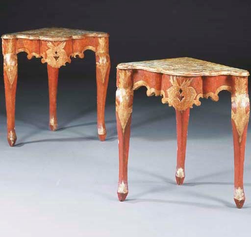 COPPIA DI CONSOLES AD ANGOLO, SICILIA, SECOLO XVIII,