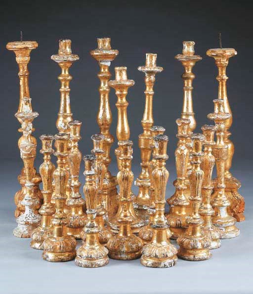 VARI CANDELABRI IN LEGNO INTAGLIATO E DORATO