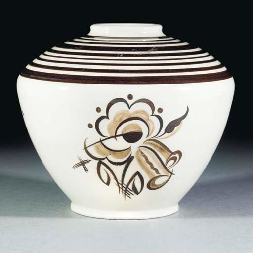 A POOLE POTTERY VASE BY TRUDA CARTER, PAINTED BY RUTH PAVELY, 1936-40