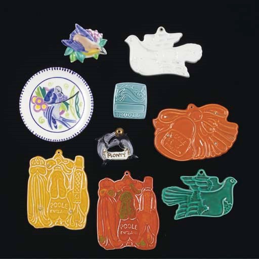 A GROUP OF POOLE POTTERY BADGES, BROOCHES AND PENDANTS 	 (33)