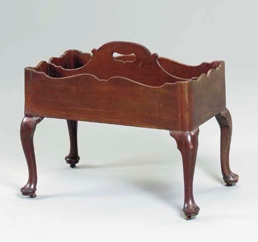AN EARLY GEORGE III MAHOGANY BOTTLE STAND