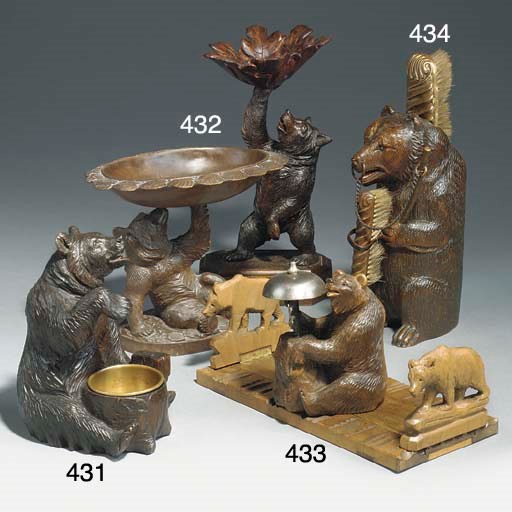 A SWISS 'BLACK FOREST' CARVED WOOD BEAR TAZZA