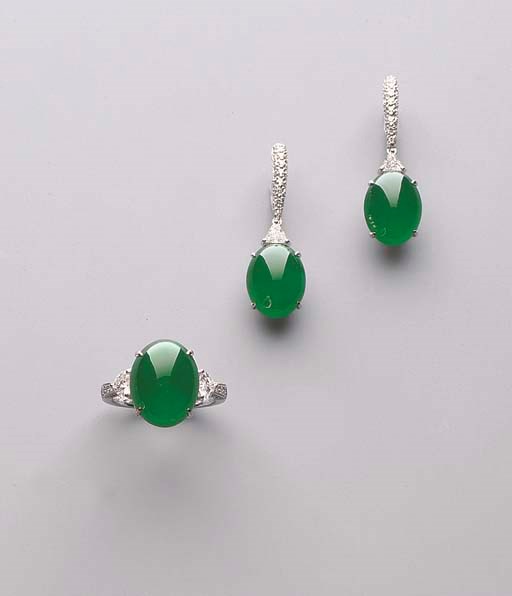 A SET OF JADEITE AND DIAMOND JEWELLERY