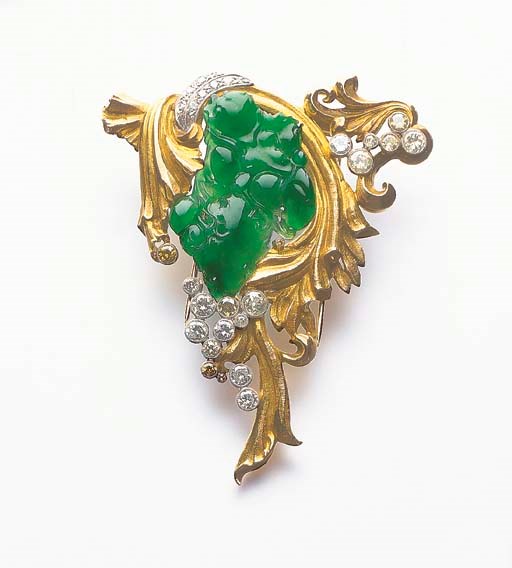 A JADEITE, DIAMOND AND GOLD CLIP BROOCH