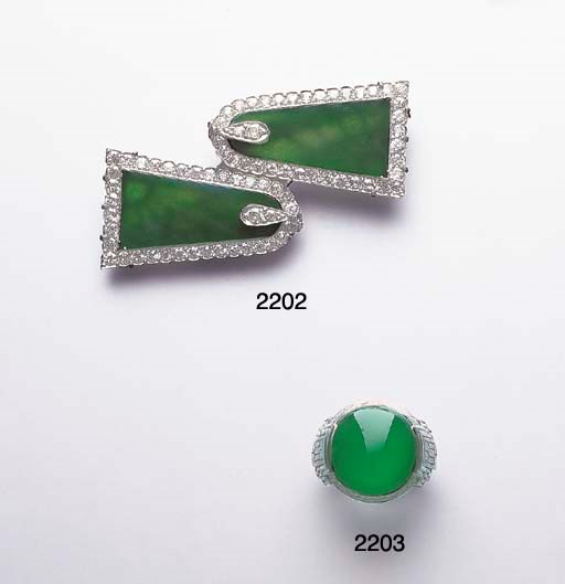 A JADEITE GENTLEMAN'S RING
