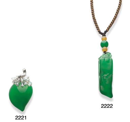 A JADEITE PEPPER PENDANT