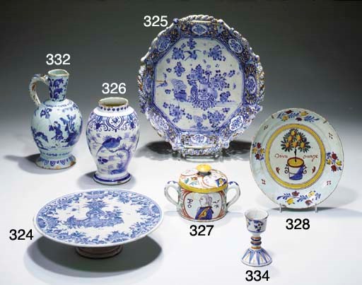 1OQUETIER EN FAIENCE FRANCAISE DE LA FIN DU XVIIIème SIECLE