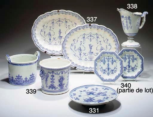 PLAT ET PAIRE DE PETITS COMPOTIERS EN FAIENCE DU SUD DE LA FRANCE DU XVIIIème SIECLE