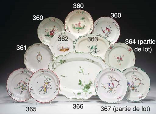 HUIT ASSIETTES ET UN PLAT EN FAIENCE DE MARSEILLE DU XVIIIème SIECLE