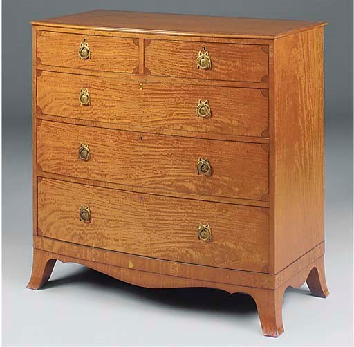 AN EDWARDIAN SATINWOOD BOWFRONT CHEST
