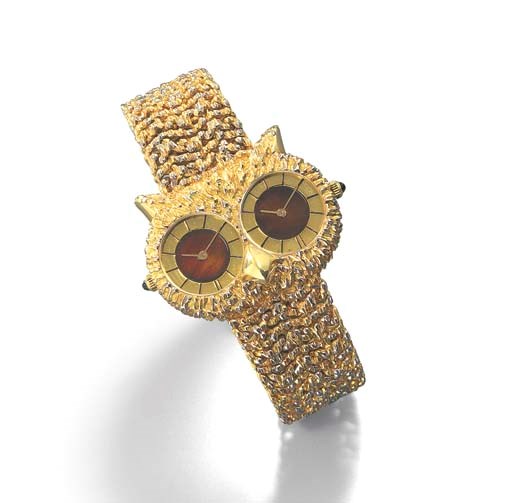 GERALD GENTA. AN UNUSUAL 18K TWO-COLOURED GOLD DUAL TIME WRISTWATCH IN THE FORM OF AN OWL WITH BRACELET