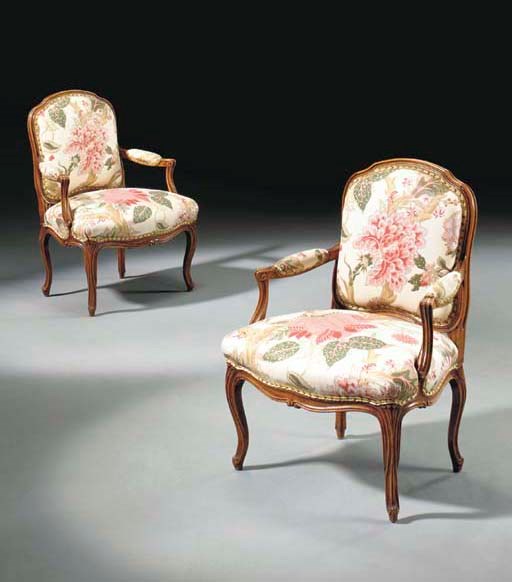 A PAIR OF FRENCH BEECHWOOD FAUTEUILS