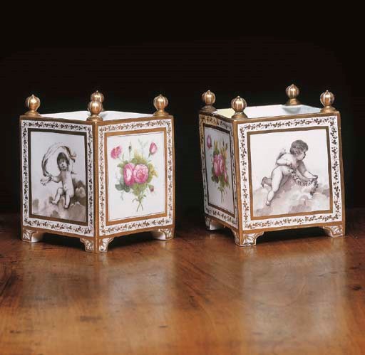 A PAIR OF PARIS PORCELAIN BOUGH POTS