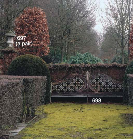 AN OAK GARDEN BENCH