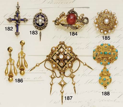 A pair of gold earpendants,