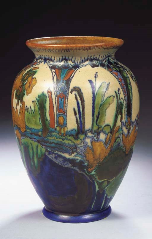 A GLAZED POTTERY VASE