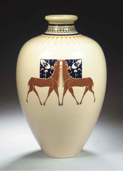 A LARGE GLAZED POTTERY VASE